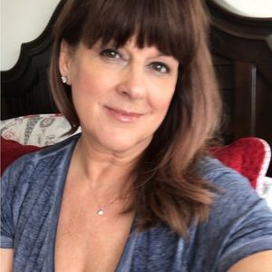 Meet your Posher, Valora